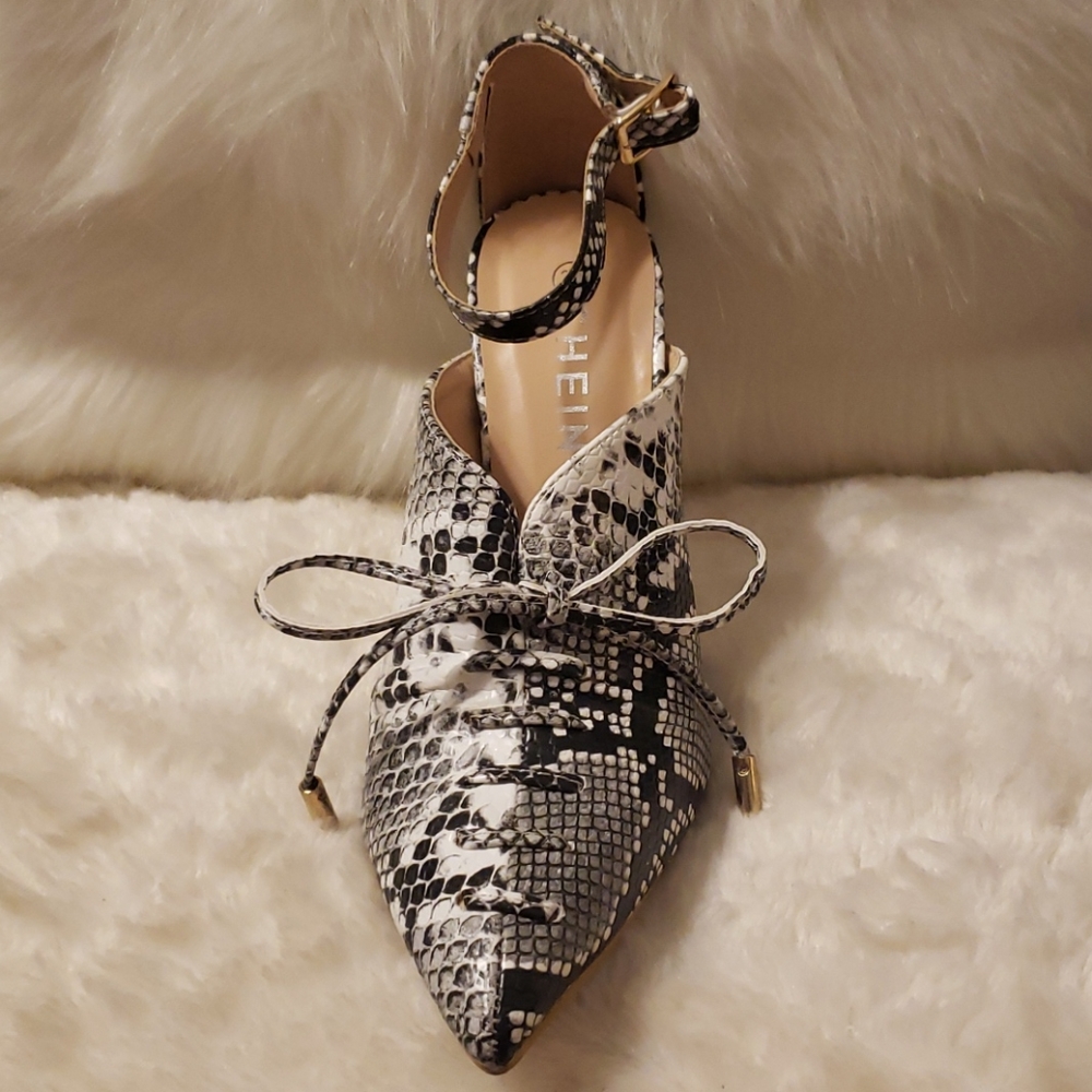 Point toe heels - Picture 4 of 6